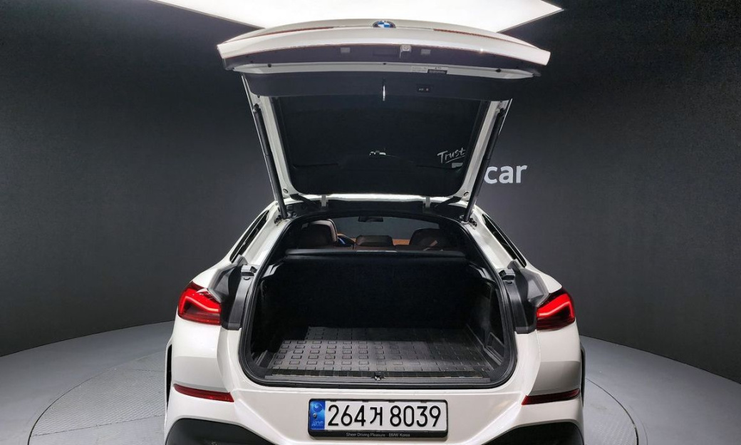 BMW X6 xDrive40i M Sport, 2022