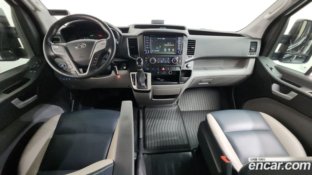 Hyundai Solati 15-seater, 2022