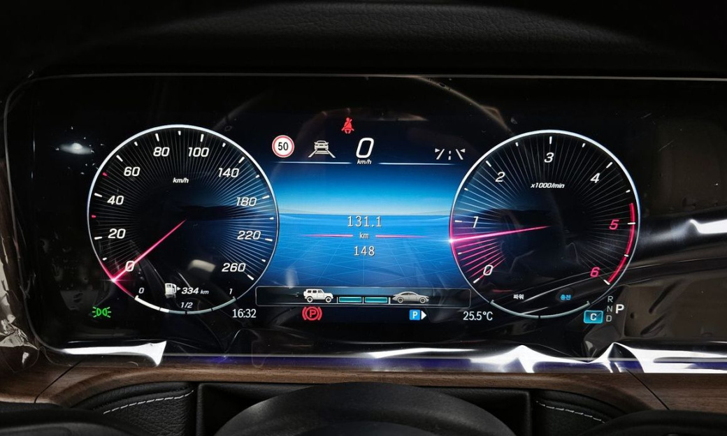 Mercedes-Benz G-Class G450d, 2026