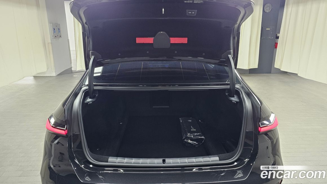BMW 7-Series 740i xDrive M Sport, 2025