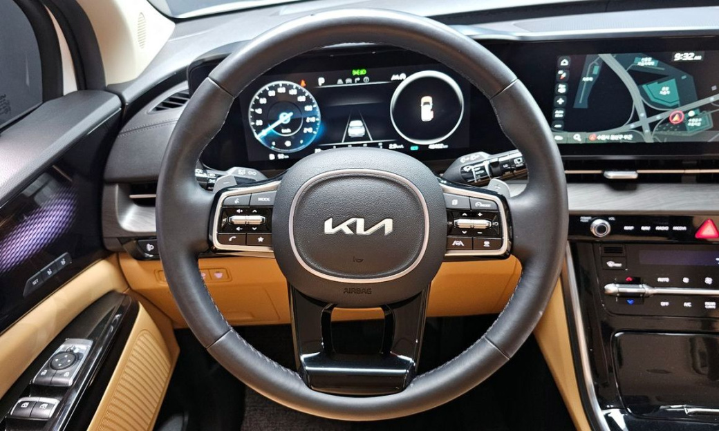 Kia Carnival 9-Seater Signature, 2023