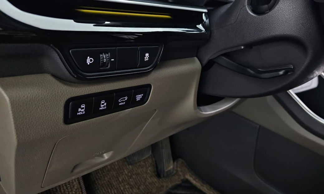 Kia Carnival 9-Seater Signature, 2025