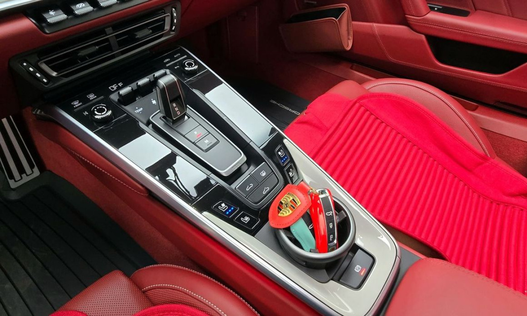Porsche 911 Turbo S, 2022