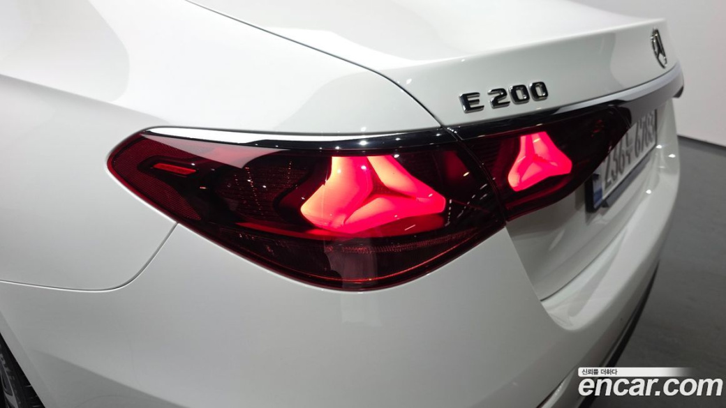 Mercedes-Benz E-Class E200 Avantgarde, 2024