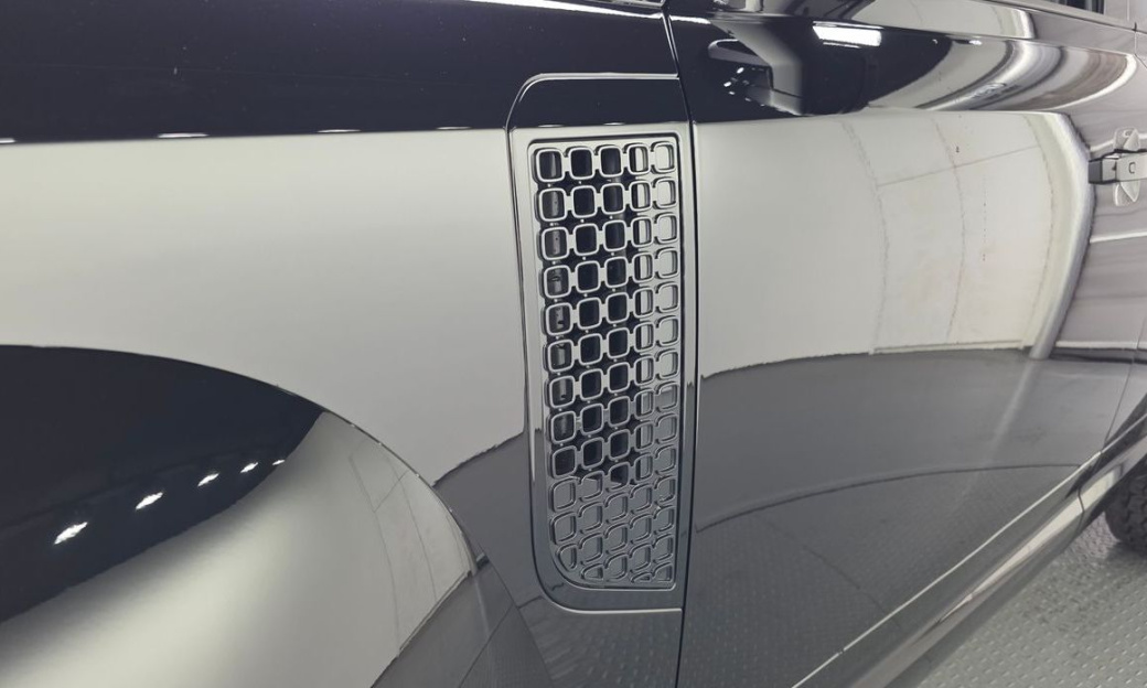 Land Rover Defender 110 P635 Octa Black, 2026