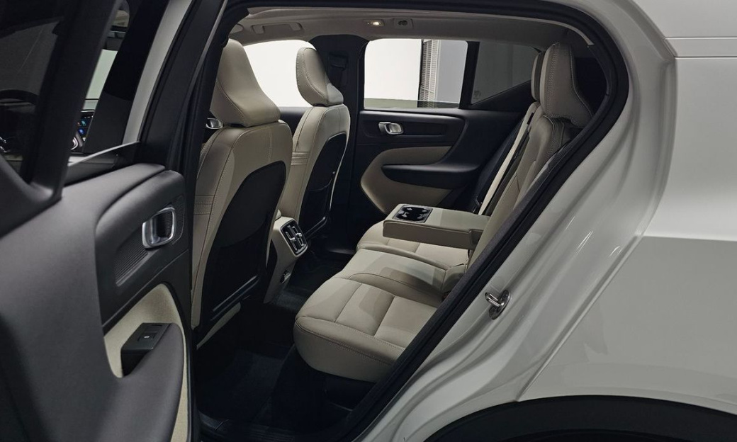 Volvo XC40 B4 Ultimate Bright, 2024