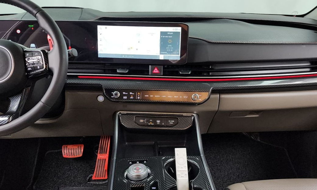 Kia Carnival 9-Seater Hi Limousine (Special Vehicle), 2024