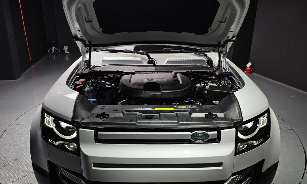 Land Rover Defender 110 D250 SE, 2024