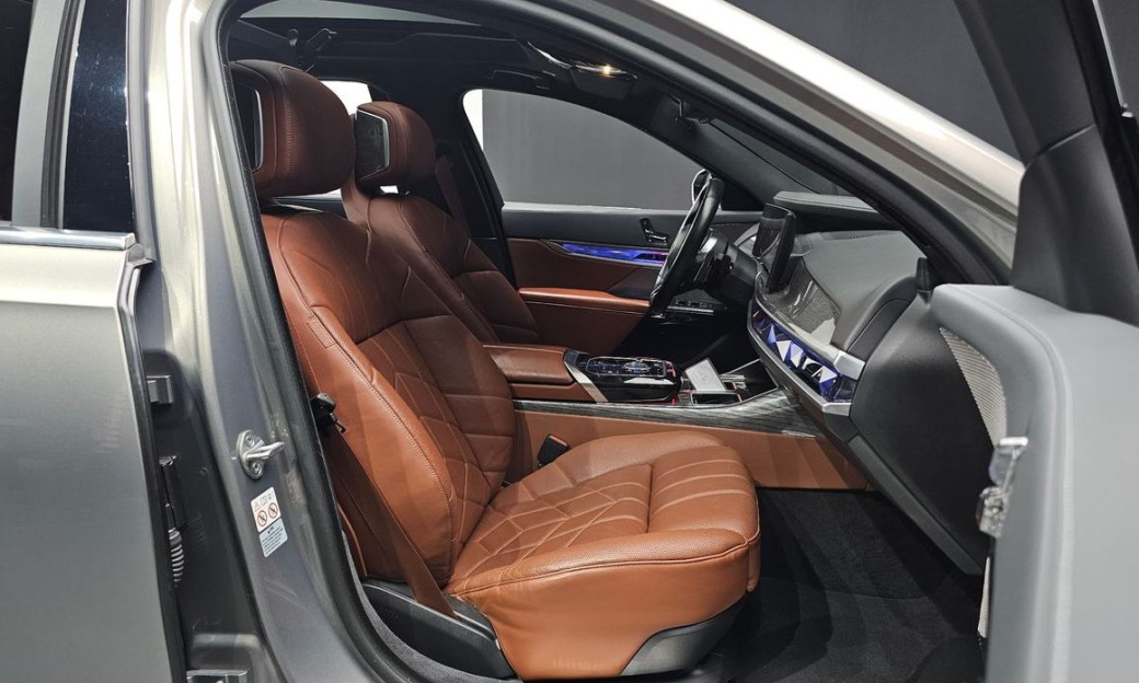 BMW 7-Series 740i xDrive M Sport, 2024