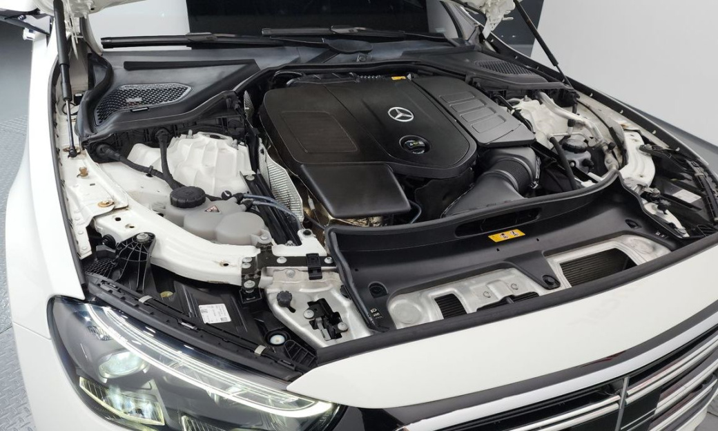 Mercedes-Benz E-Class E300 4MATIC Exclusive, 2024