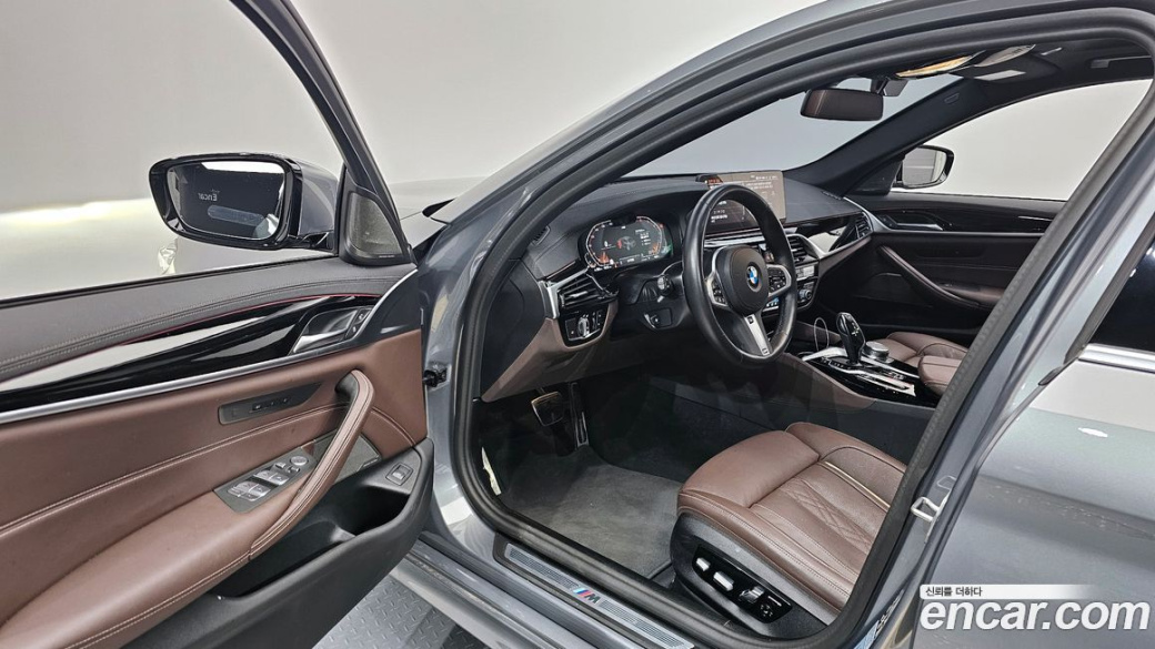 BMW 5-Series 530i xDrive M Sport Package, 2023