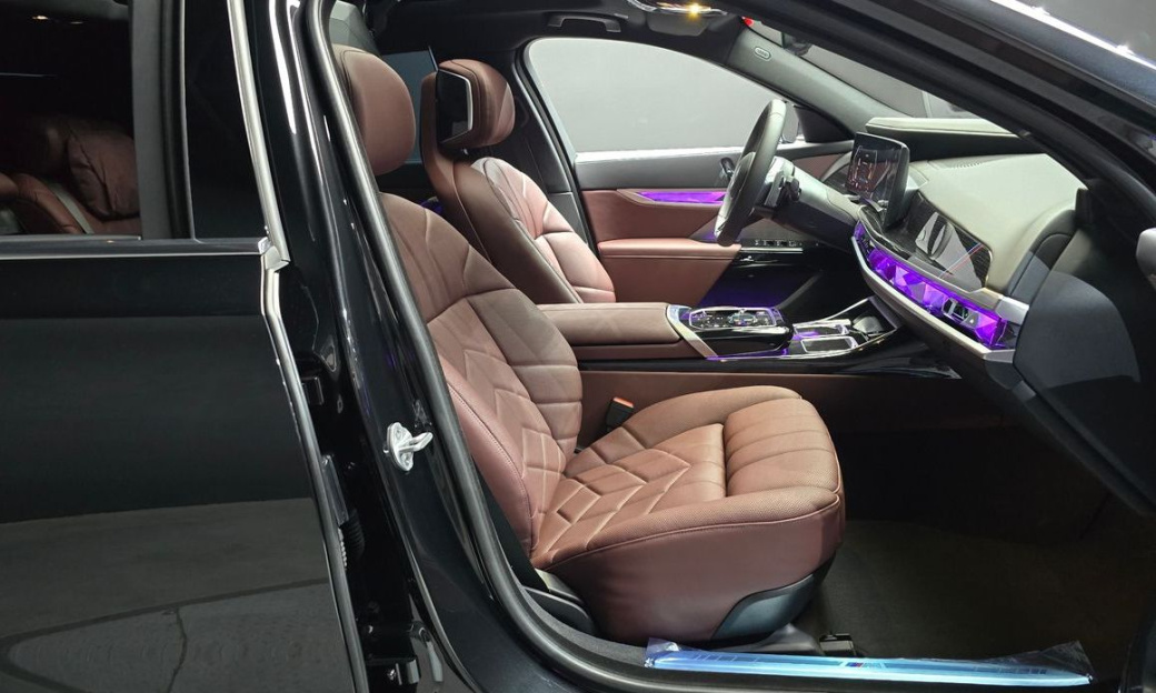 BMW 7-Series 740i xDrive M Sport, 2025
