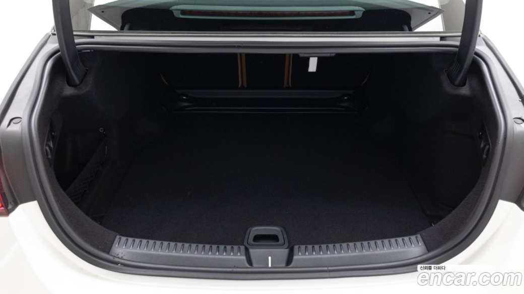 Mercedes-Benz E-Class E300 4MATIC Exclusive, 2026