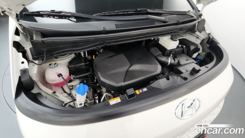 Hyundai Staria Tourer 11-Seater, 2024