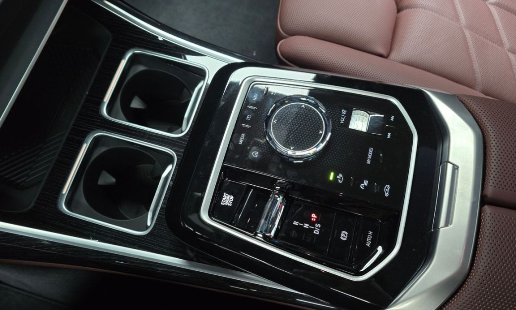 BMW 7-Series 740i xDrive M Sport, 2025