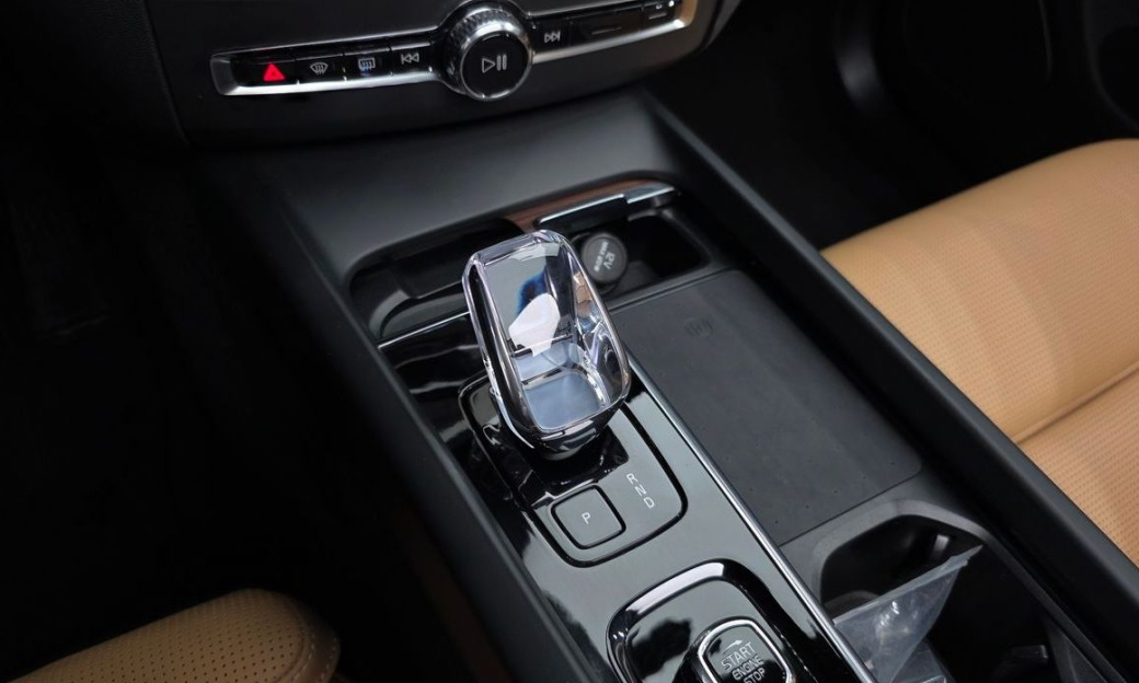 Volvo XC60 B6 Ultimate Bright, 2024