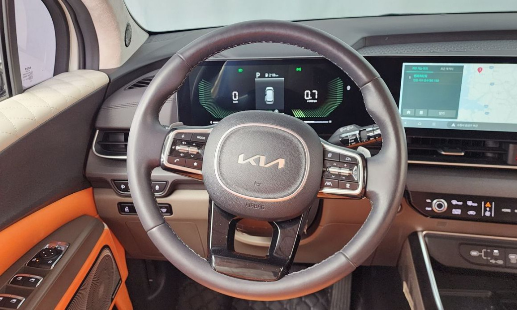Kia Carnival 9-Seater Prestige, 2024