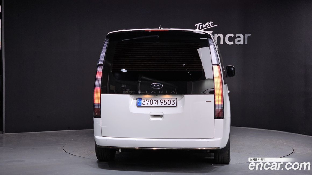 Hyundai Staria 4WD Lounge 9-Seater, 2024