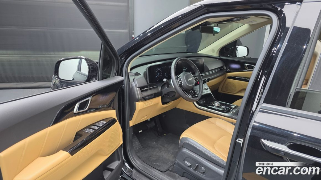 Kia Carnival 7-Seater Signature, 2023