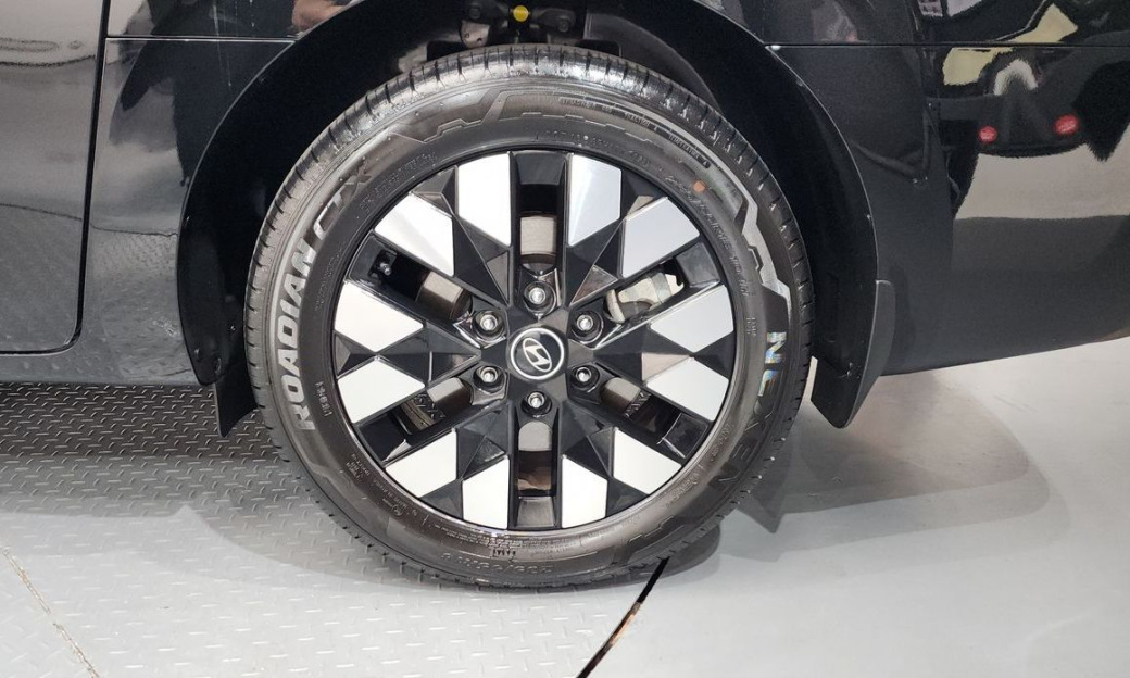Hyundai Staria Lounge 9-Seater, 2025