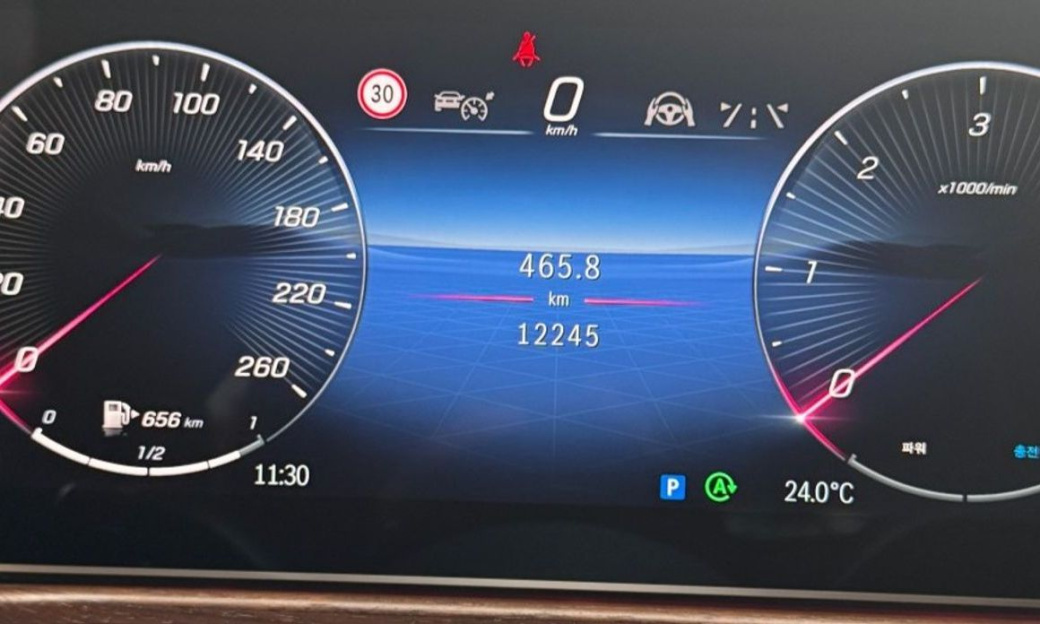 Mercedes-Benz G-Class G450d, 2025