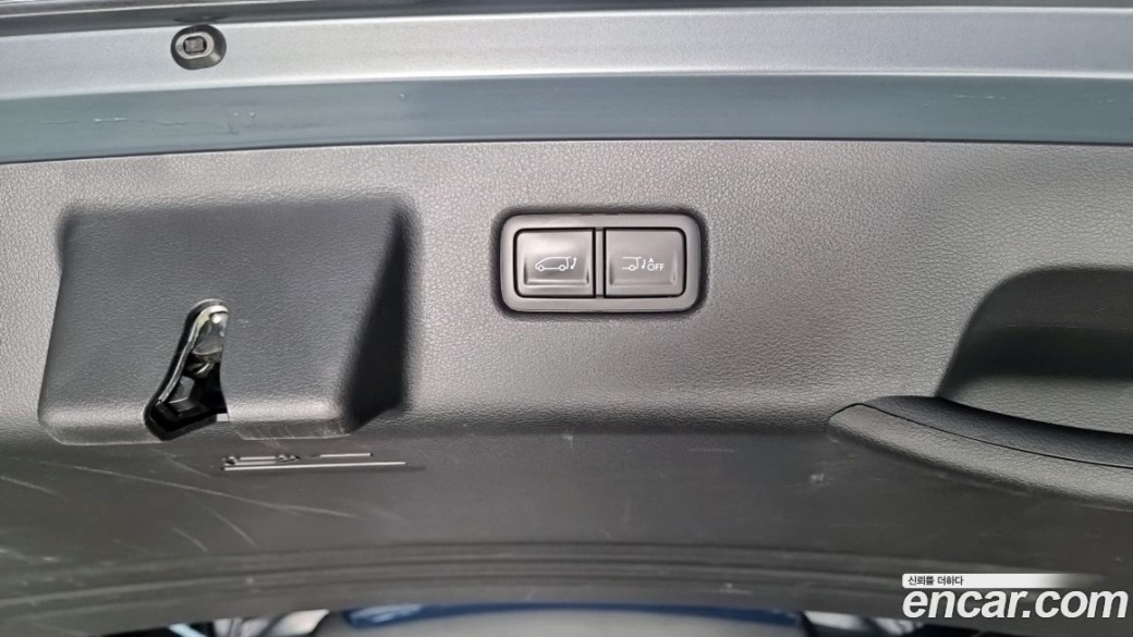 Hyundai Staria 4WD Tourer 11-Seater, 2022