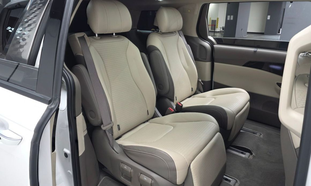 Kia Carnival 7-Seater Signature, 2023