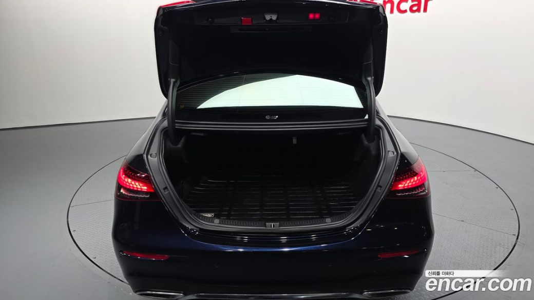 Mercedes-Benz E-Class E350 4MATIC AMG Line, 2022