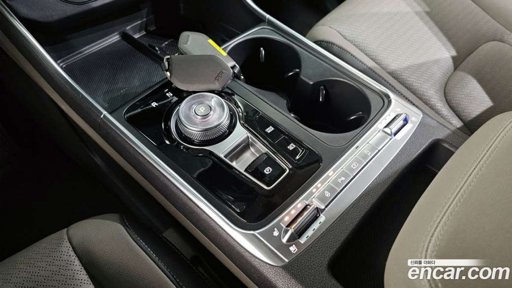 Kia Carnival 7-Seater Outdoor, 2025