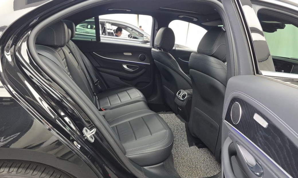 Mercedes-Benz E-Class E220d 4MATIC AMG Line, 2021