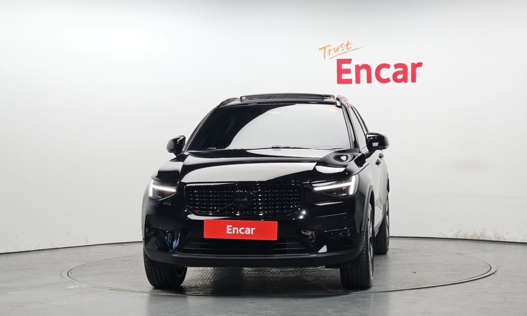 Volvo XC40 B4 Black Edition, 2025