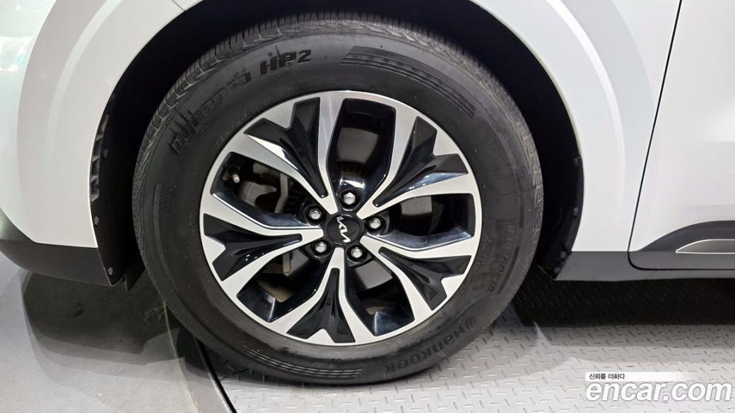 Kia Carnival 9-Seater Signature, 2023