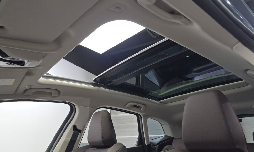 BMW 2-Series 220i Luxury, 2025