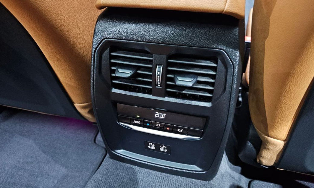 BMW 3-Series 320i M Sport, 2024