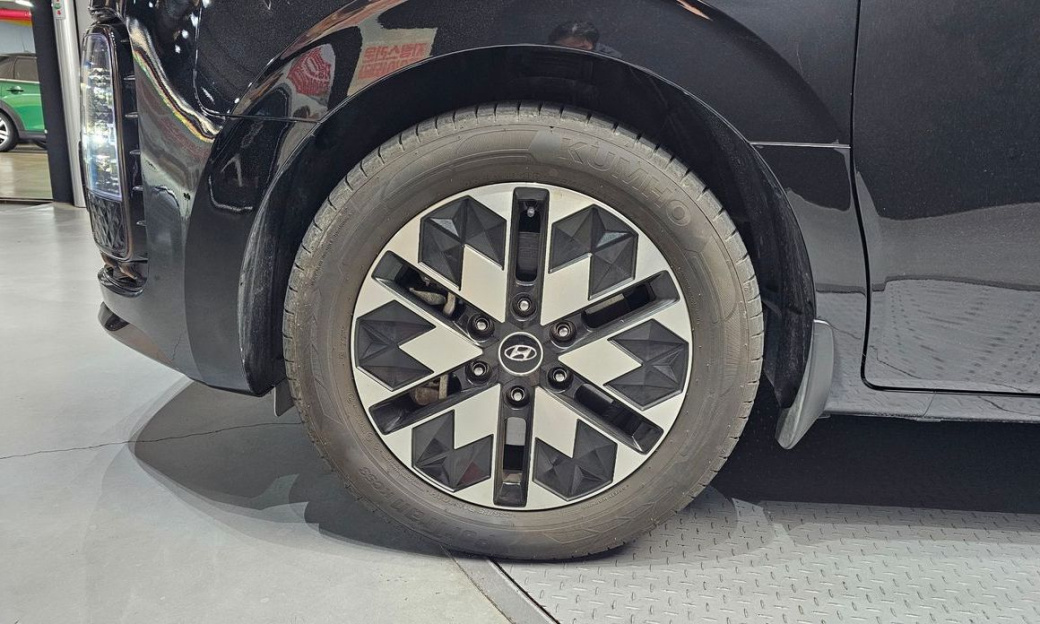 Hyundai Staria Lounge 7-Seater, 2022