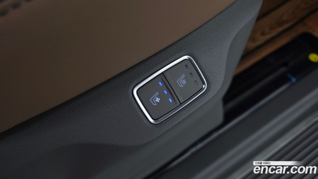 Hyundai Staria 4WD Lounge 9-Seater, 2025