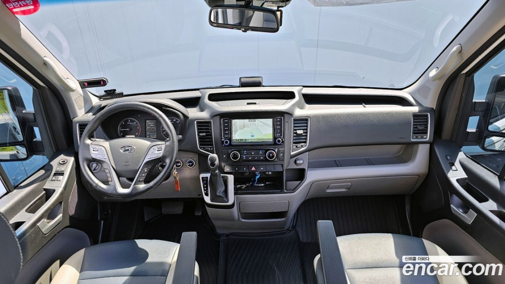 Hyundai Solati 15-seater, 2024