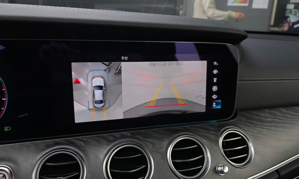 Mercedes-Benz E-Class E350 4MATIC AMG Line, 2022