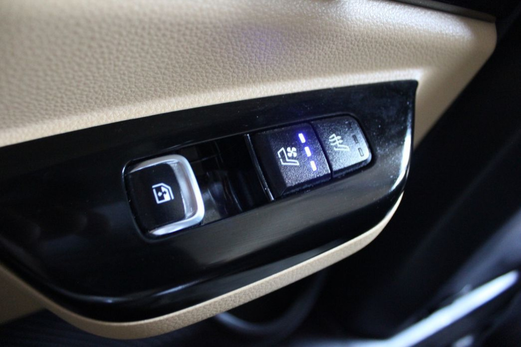 Kia Carnival 9-Seater Signature, 2023