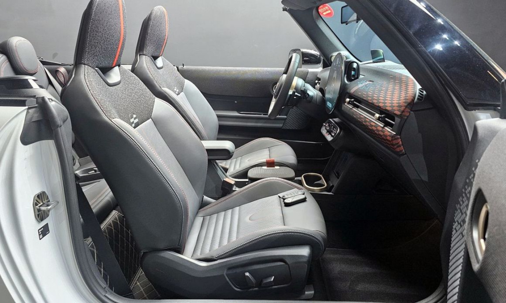 Mini Cooper Convertible JCW, 2026