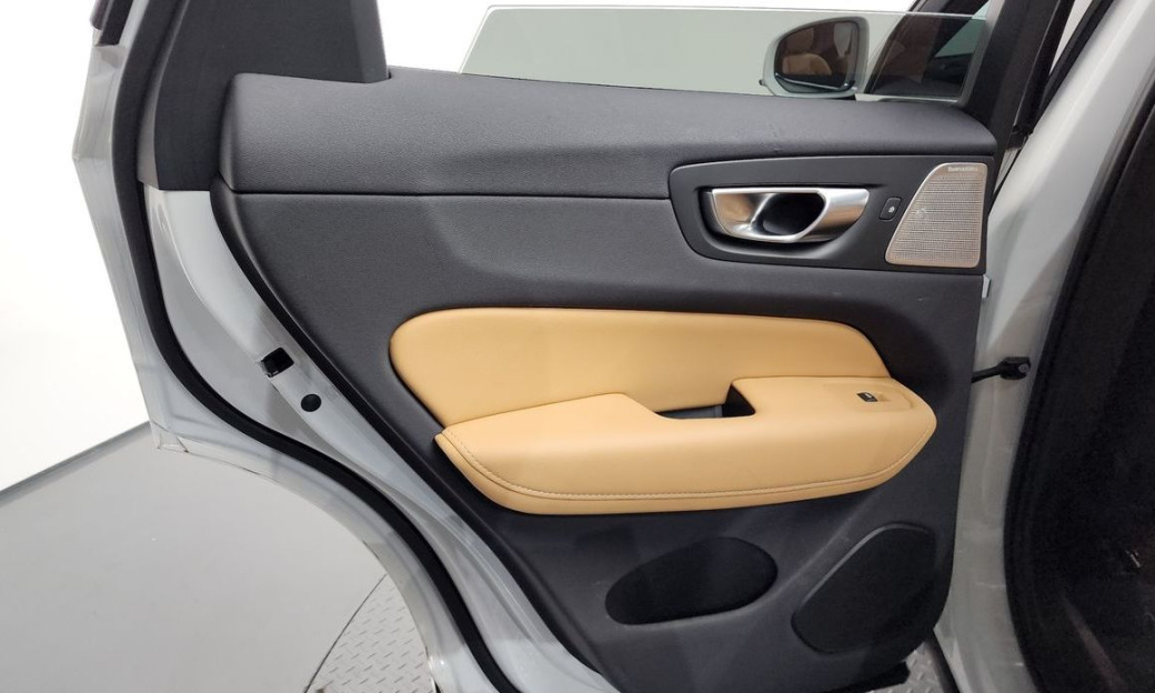 Volvo XC60 B5 Ultimate Bright, 2024