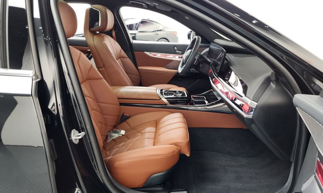 BMW 7-Series 740d xDrive M Sport, 2025