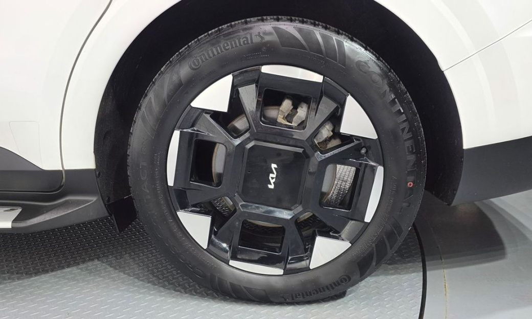 Kia Carnival 9-Seater Hi Limousine, 2024