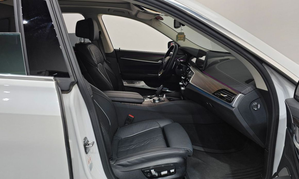 BMW Gran Turismo 630i xDrive Luxury, 2023