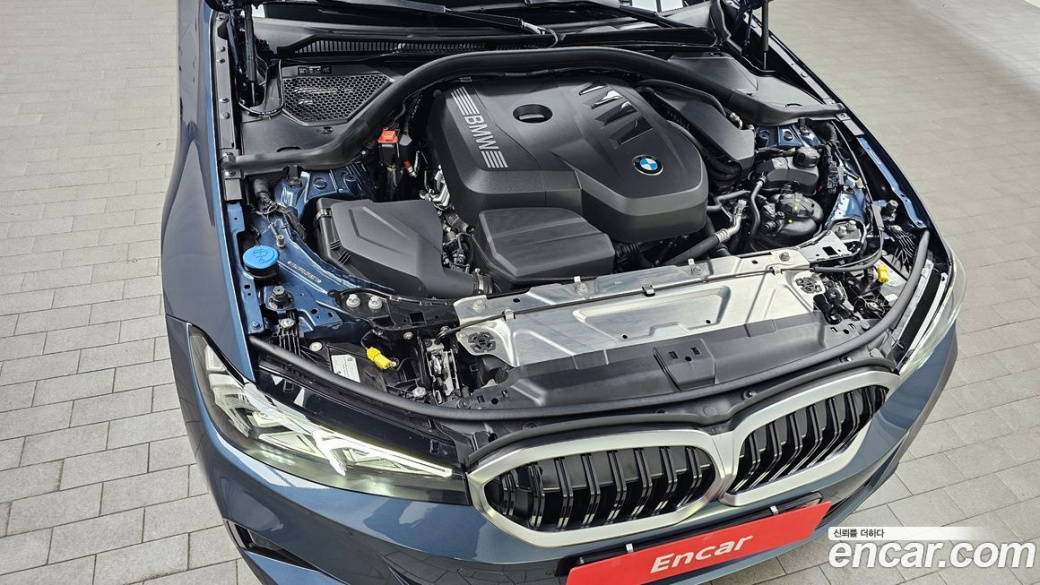BMW 3-Series 320i, 2025