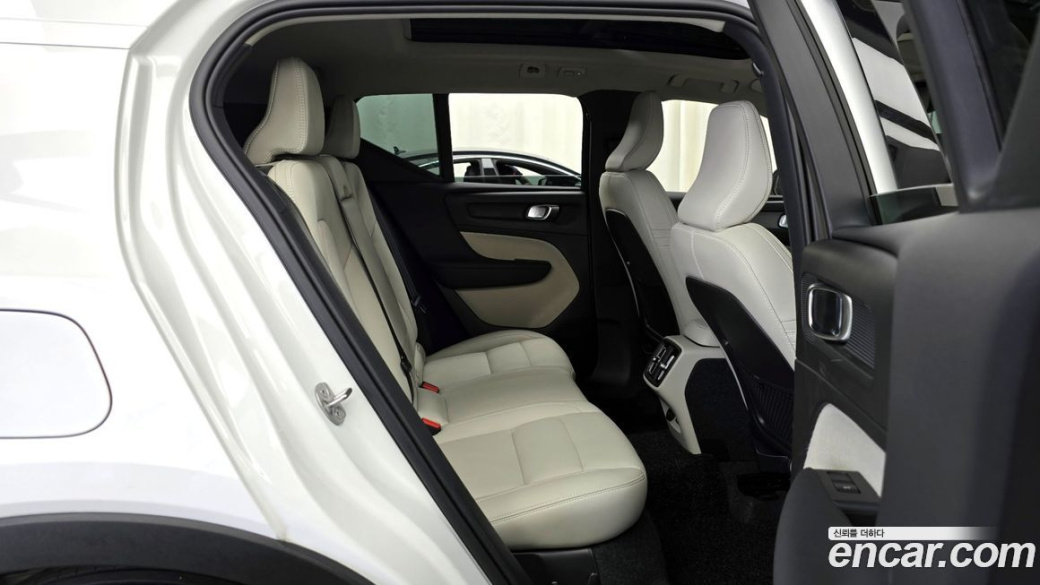 Volvo XC40 B4 Ultimate Bright, 2024