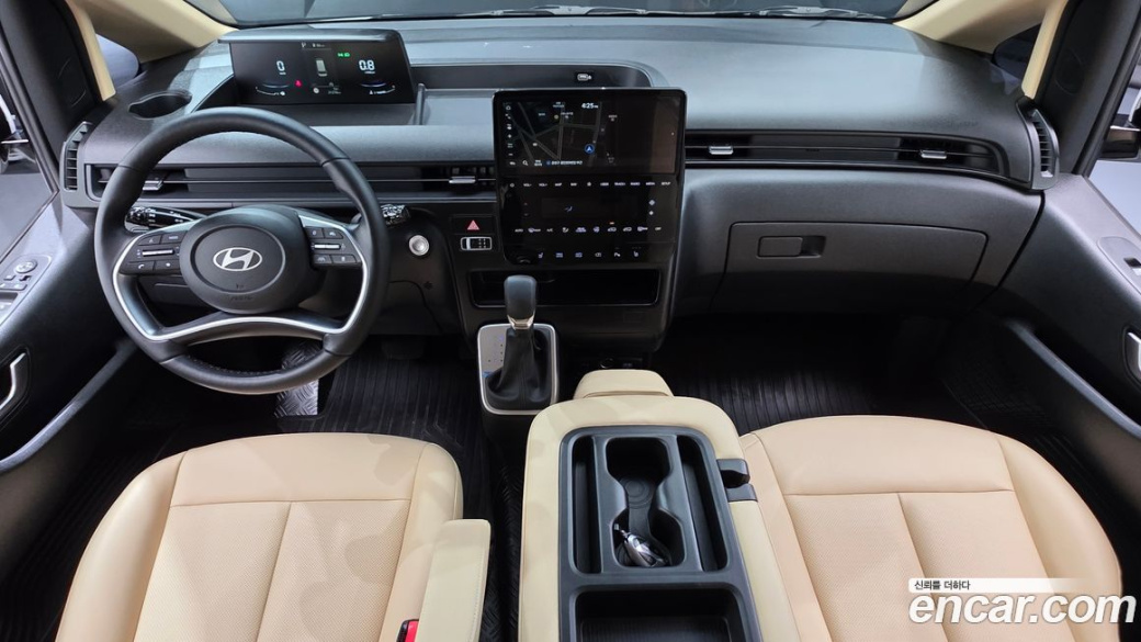 Hyundai Staria 4WD Tourer 9-Seater, 2025