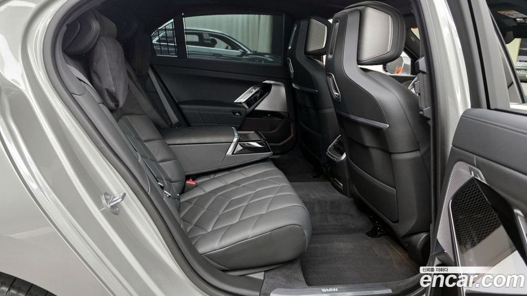 BMW 7-Series 740i xDrive Classic Silver Edition, 2024