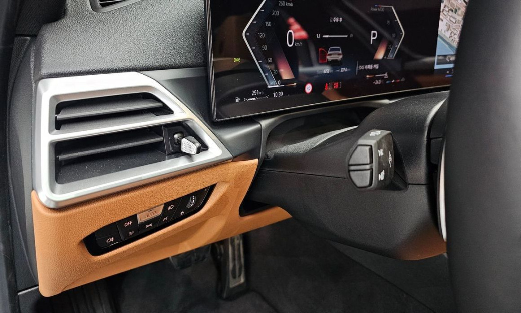 BMW 3-Series 320i M Sport, 2025
