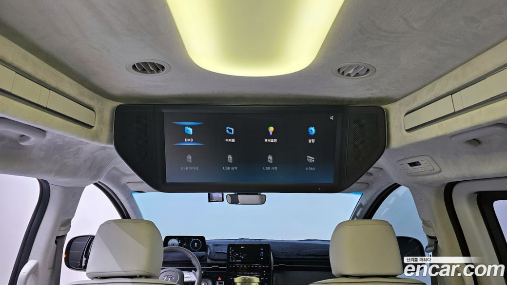 Hyundai Staria 4WD Lounge 9-Seater, 2023